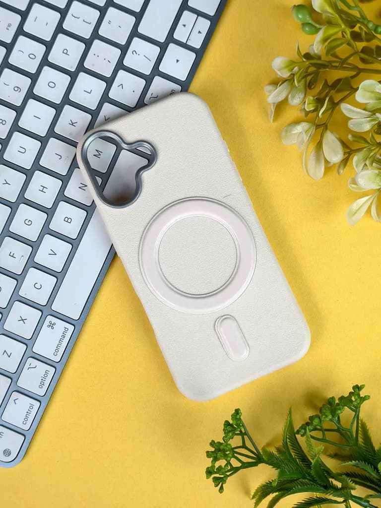 White MagSafe Design Ultra Thin Case For Apple Iphone 17